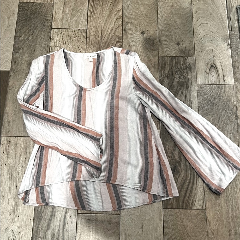 Cloth & Stone bell sleeved top